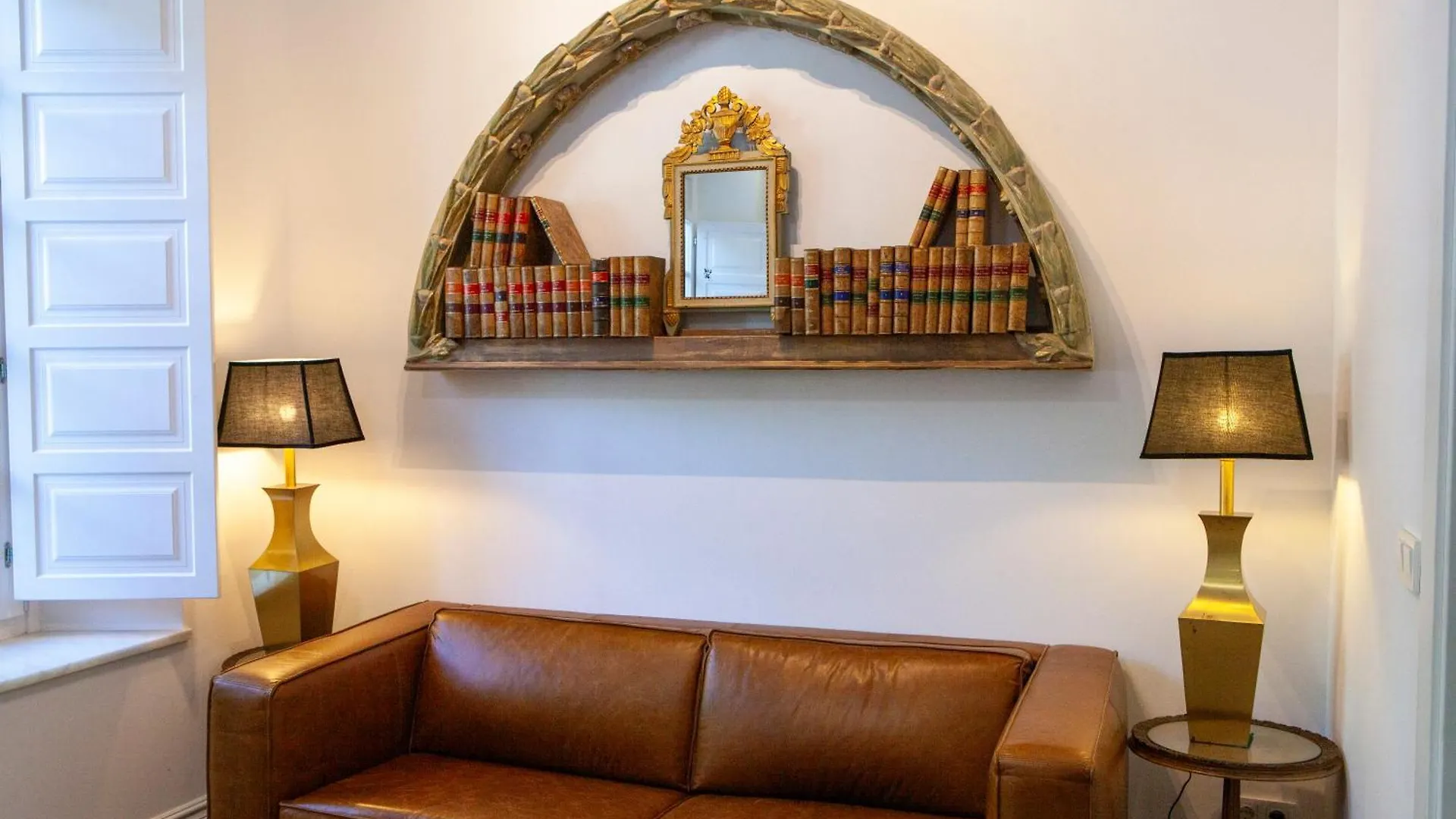 Pries Homes - Little Lotus Malaga Apartment